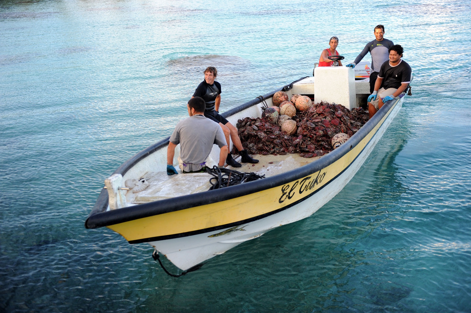 The Collins Pearls family and team in Tahiti